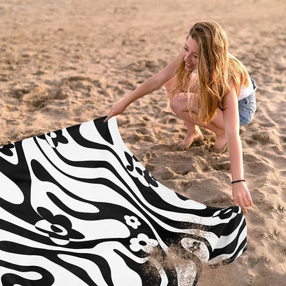 110''×118'' Extra Large Beach Blanket for 6-8 Adults, Waterproof Sandproof Black Picnic Blanket with 4 Stakes, Ployester Lightweight Compact Portable Pocket Travel Mat for Camping, Hiking, Concert